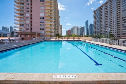 Copropriété à vendre à Sunny Isles Beach, Floride: 55.28 m2 № 1375625 - photo 8