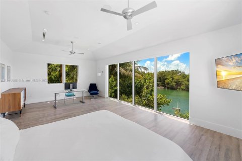 House in Key Biscayne, Florida 6 bedrooms, 746.1 sq.m. № 55663 - photo 23