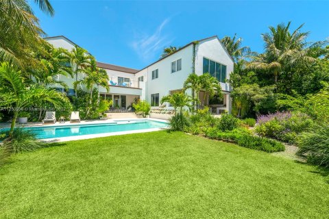 House in Key Biscayne, Florida 6 bedrooms, 746.1 sq.m. № 55663 - photo 1