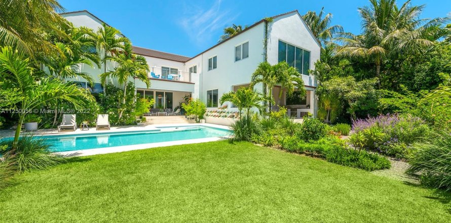 House in Key Biscayne, Florida 6 bedrooms, 746.1 sq.m. № 55663