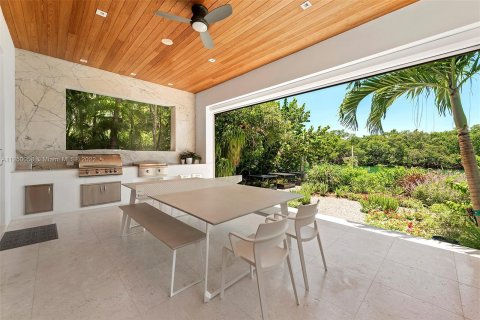House in Key Biscayne, Florida 6 bedrooms, 746.1 sq.m. № 55663 - photo 13