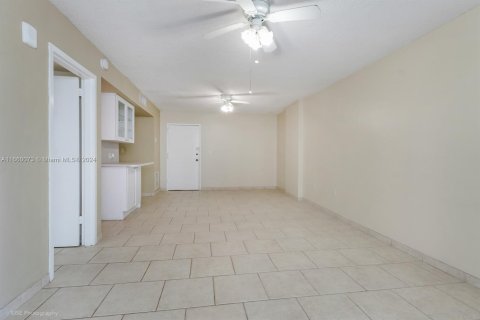 Condo in Miami Beach, Florida, 1 bedroom  № 1365606 - photo 6