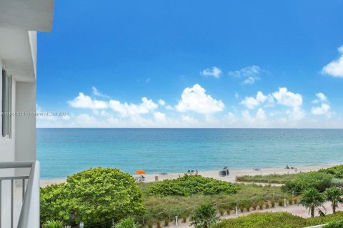 Condo in Miami Beach, Florida, 1 bedroom  № 1365606 - photo 10