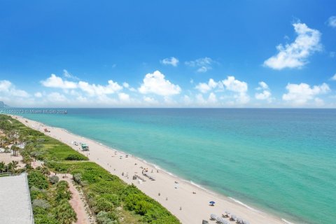 Condo in Miami Beach, Florida, 1 bedroom  № 1365606 - photo 1