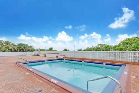 Condo in Miami Beach, Florida, 1 bedroom  № 1365606 - photo 11