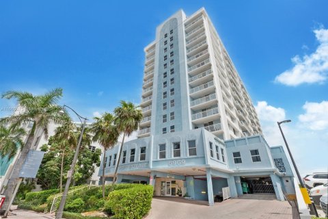 Condo in Miami Beach, Florida, 1 bedroom  № 1365606 - photo 2