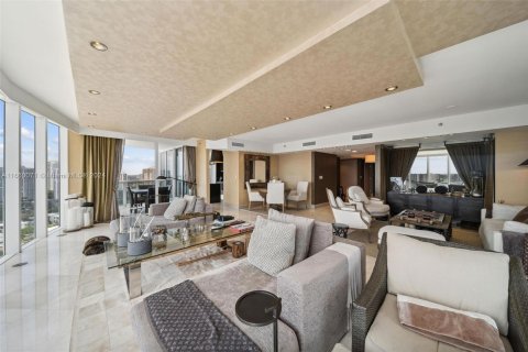 Condominio en venta en Sunny Isles Beach, Florida, 3 dormitorios, 266.07 m2 № 1365605 - foto 13