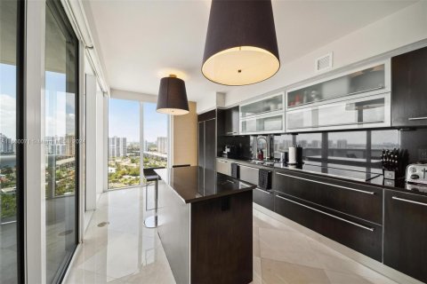 Condominio en venta en Sunny Isles Beach, Florida, 3 dormitorios, 266.07 m2 № 1365605 - foto 14