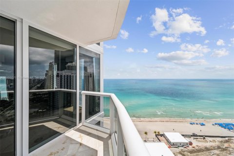 Condominio en venta en Sunny Isles Beach, Florida, 3 dormitorios, 266.07 m2 № 1365605 - foto 8