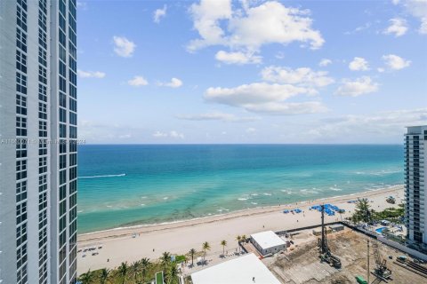 Condo in Sunny Isles Beach, Florida, 3 bedrooms  № 1365605 - photo 2