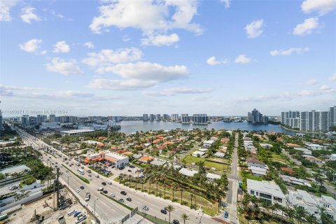 Condo in Sunny Isles Beach, Florida, 3 bedrooms  № 1365605 - photo 9