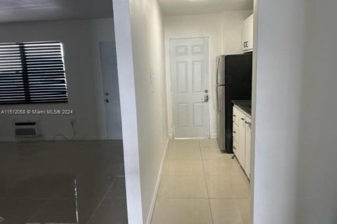 Condominio en venta en North Bay Village, Florida, 1 dormitorio № 954021 - foto 4