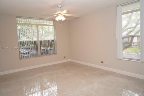 Condo in Lauderhill, Florida, 2 bedrooms  № 1229374 - photo 18