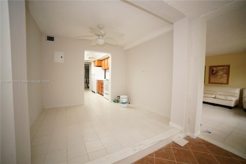 Condo in Lauderhill, Florida, 2 bedrooms  № 1229374 - photo 10