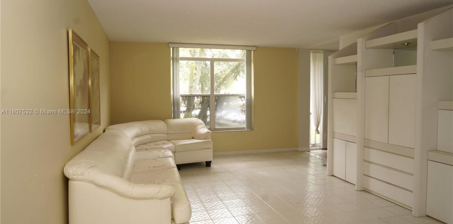 Condo in Lauderhill, Florida, 2 bedrooms  № 1229374