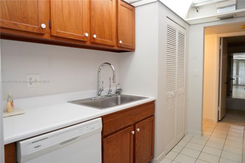 Condominio en venta en Lauderhill, Florida, 2 dormitorios, 117.06 m2 № 1229374 - foto 12