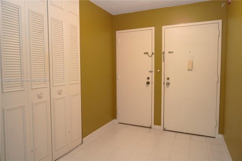 Copropriété à vendre à Lauderhill, Floride: 2 chambres, 117.06 m2 № 1229374 - photo 4