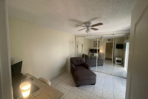 Townhouse in West Palm Beach, Florida 2 bedrooms, 114.83 sq.m. № 925451 - photo 22