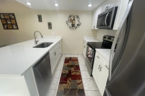 Townhouse in West Palm Beach, Florida 2 bedrooms, 114.83 sq.m. № 925451 - photo 28