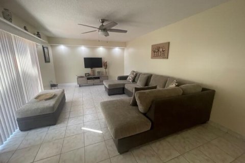 Adosado en venta en West Palm Beach, Florida, 2 dormitorios, 114.83 m2 № 925451 - foto 16