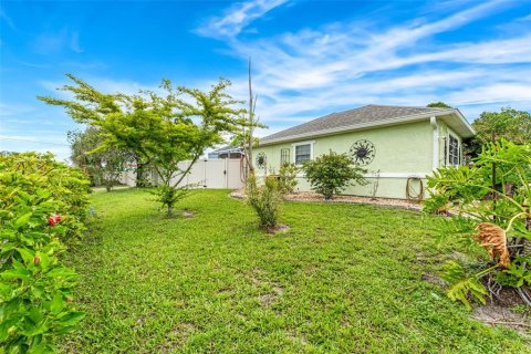 Villa ou maison à vendre à Palm Bay, Floride: 2 chambres, 92.9 m2 № 1280231 - photo 28