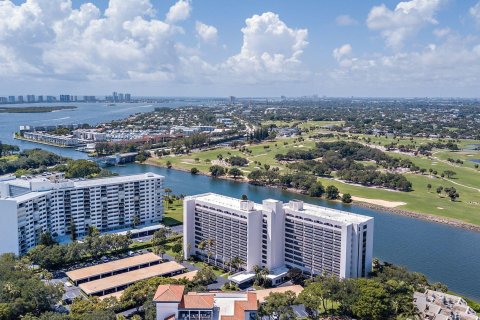 Condominio en venta en North Palm Beach, Florida, 3 dormitorios, 160.35 m2 № 786035 - foto 2