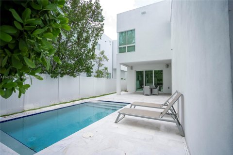 Villa ou maison à vendre à Doral, Floride: 5 chambres, 376.35 m2 № 643516 - photo 8