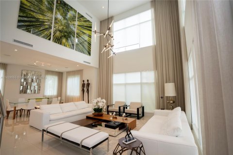 Villa ou maison à vendre à Doral, Floride: 5 chambres, 376.35 m2 № 643516 - photo 17
