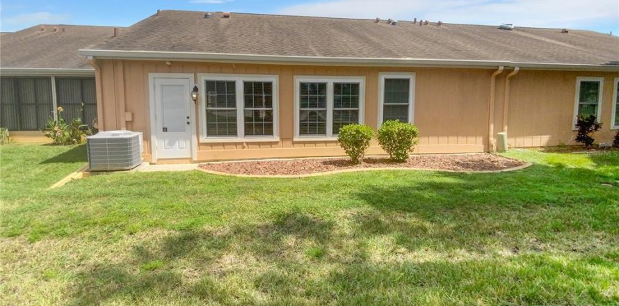 Townhouse in New Port Richey, Florida 2 bedrooms, 124.3 sq.m. № 1378304