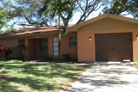 House in Dunedin, Florida 2 bedrooms, 114.73 sq.m. № 1378268 - photo 2