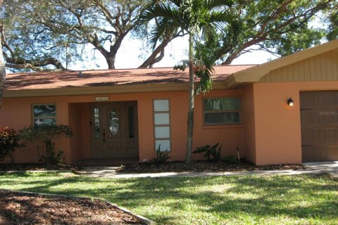 House in Dunedin, Florida 2 bedrooms, 114.73 sq.m. № 1378268 - photo 1