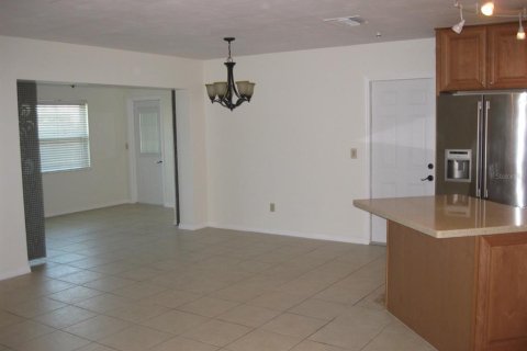 House in Dunedin, Florida 2 bedrooms, 114.73 sq.m. № 1378268 - photo 12