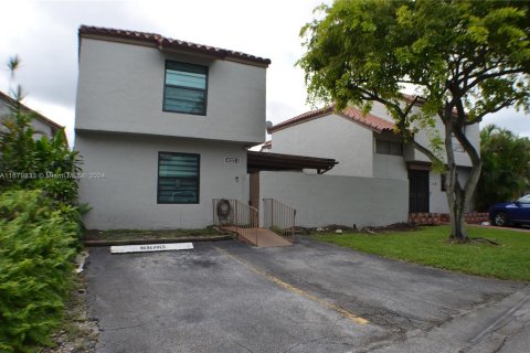 Townhouse in Miami, Florida 3 bedrooms, 115.66 sq.m. № 1409349 - photo 1