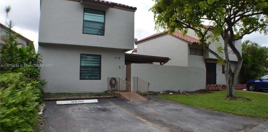 Townhouse in Miami, Florida 3 bedrooms, 115.66 sq.m. № 1409349