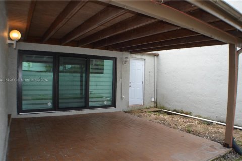 Townhouse in Miami, Florida 3 bedrooms, 115.66 sq.m. № 1409349 - photo 3