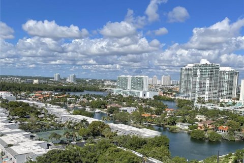 Condo in Sunny Isles Beach, Florida, 2 bedrooms  № 1409351 - photo 1