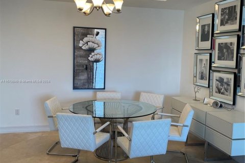 Condo in Sunny Isles Beach, Florida, 2 bedrooms  № 1409351 - photo 2