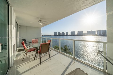 Condominio en alquiler en Sunny Isles Beach, Florida, 2 dormitorios, 116.59 m2 № 17617 - foto 16