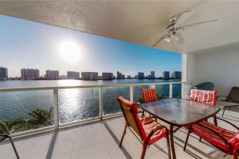 Condominio en alquiler en Sunny Isles Beach, Florida, 2 dormitorios, 116.59 m2 № 17617 - foto 11