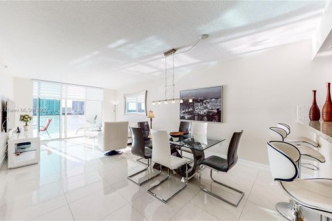 Condominio en alquiler en Sunny Isles Beach, Florida, 2 dormitorios, 116.59 m2 № 17617 - foto 4