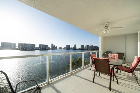 Condominio en alquiler en Sunny Isles Beach, Florida, 2 dormitorios, 116.59 m2 № 17617 - foto 19