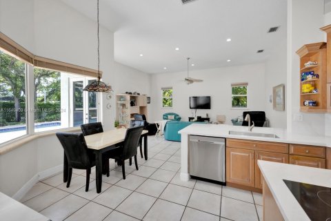 Casa en venta en Miami, Florida, 5 dormitorios, 334.91 m2 № 1331563 - foto 7