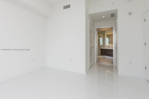 Condo in Miami, Florida, 1 bedroom  № 1331538 - photo 13