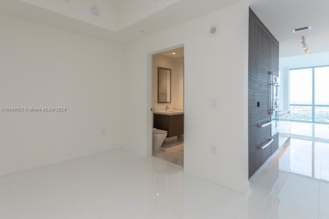 Condominio en venta en Miami, Florida, 1 dormitorio, 108.97 m2 № 1331538 - foto 12