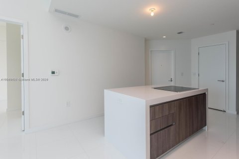 Condo in Miami, Florida, 1 bedroom  № 1331538 - photo 6