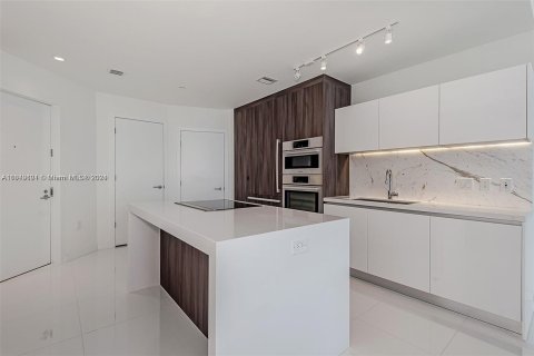 Condominio en venta en Miami, Florida, 1 dormitorio, 108.97 m2 № 1331538 - foto 17