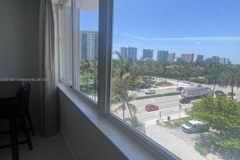 Copropriété à vendre à Sunny Isles Beach, Floride: 38.09 m2 № 1236459 - photo 2