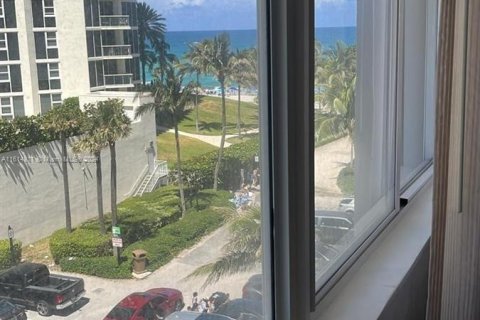 Copropriété à vendre à Sunny Isles Beach, Floride: 38.09 m2 № 1236459 - photo 4