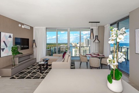 Copropriété à vendre à Hollywood, Floride: 2 chambres, 99.87 m2 № 1103801 - photo 1