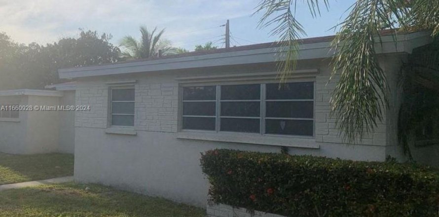 House in Miami, Florida 3 bedrooms, 202.53 sq.m. № 1368844